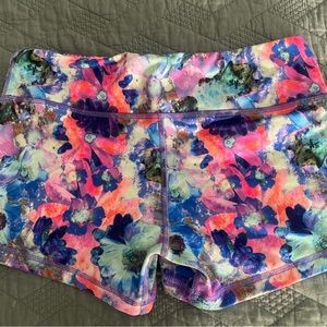 Fleo medium booty shorts. High rise. Good used condition.